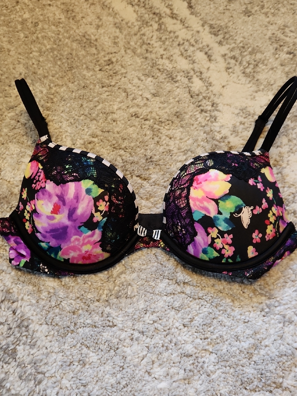 VIctoria's Secret Black Floral Lace VERY SEXY Push-Up Bra